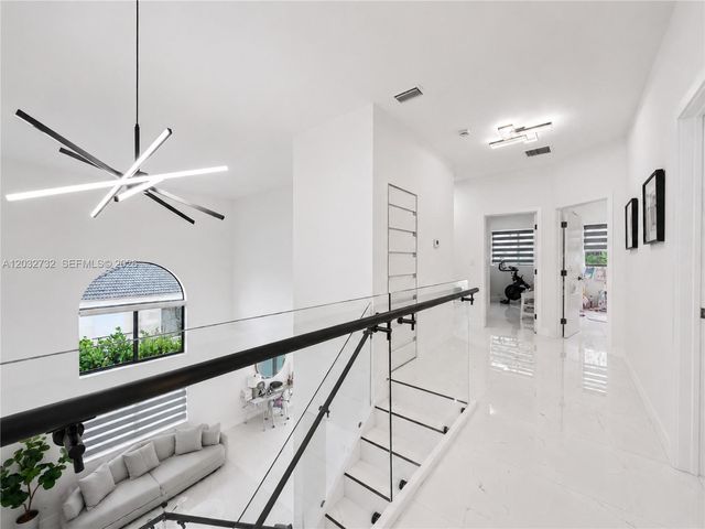15490 SW 18th Ln, Miami, FL 33185