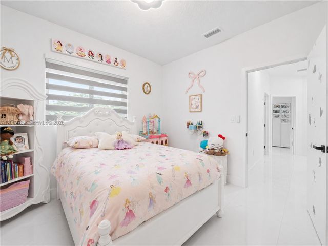 15490 SW 18th Ln, Miami, FL 33185