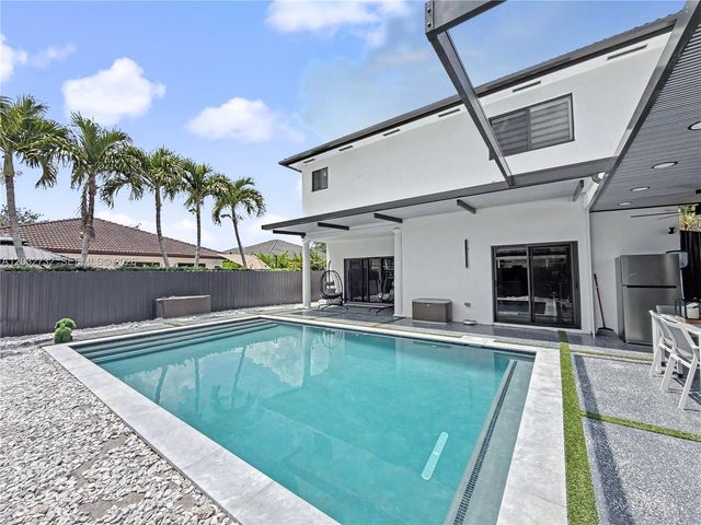 15490 SW 18th Ln, Miami, FL 33185