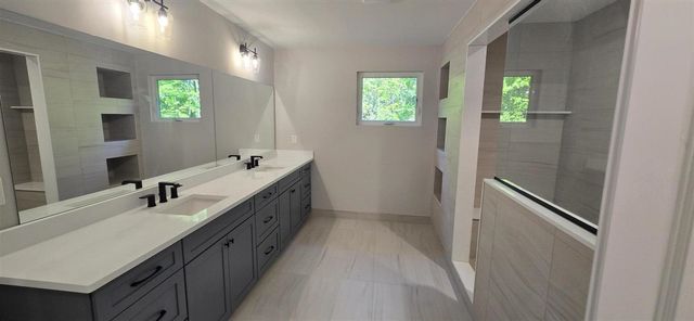 5850 Windrift Court, West Bloomfield, MI 48324