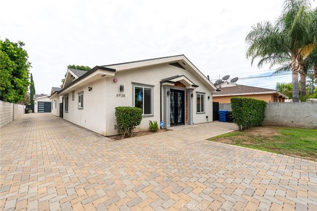 6938 Peach Avenue, Van Nuys, CA 91406
