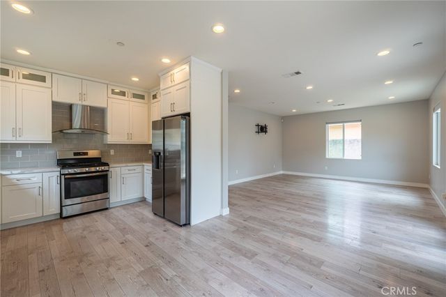 6938 Peach Avenue, Van Nuys, CA 91406