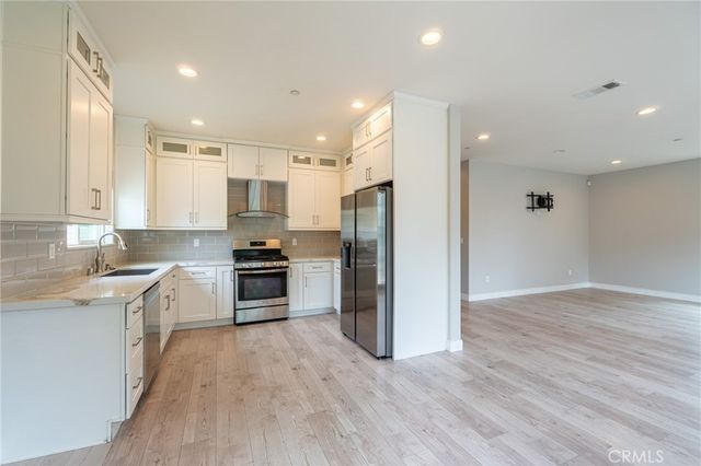 6938 Peach Avenue, Van Nuys, CA 91406