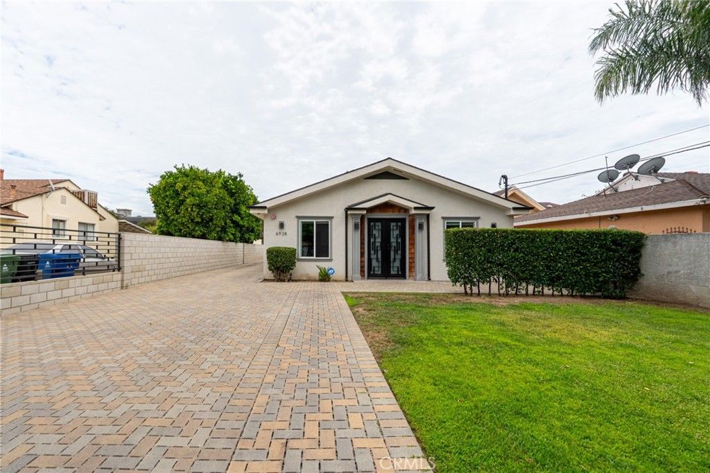 6938 Peach Avenue, Van Nuys, CA 91406