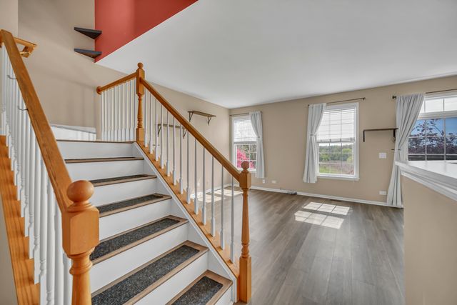 574 N Fox Trail 574, Round Lake, IL 60073