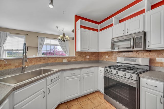 574 N Fox Trail 574, Round Lake, IL 60073