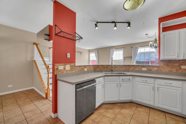 574 N Fox Trail 574, Round Lake, IL 60073