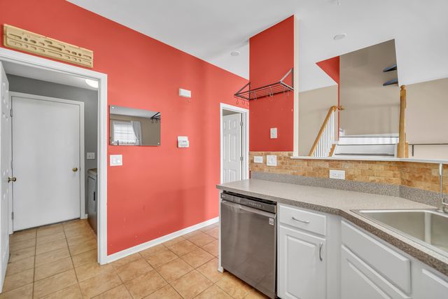 574 N Fox Trail 574, Round Lake, IL 60073
