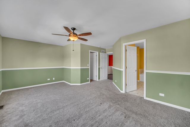 574 N Fox Trail 574, Round Lake, IL 60073