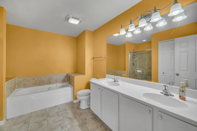 574 N Fox Trail 574, Round Lake, IL 60073