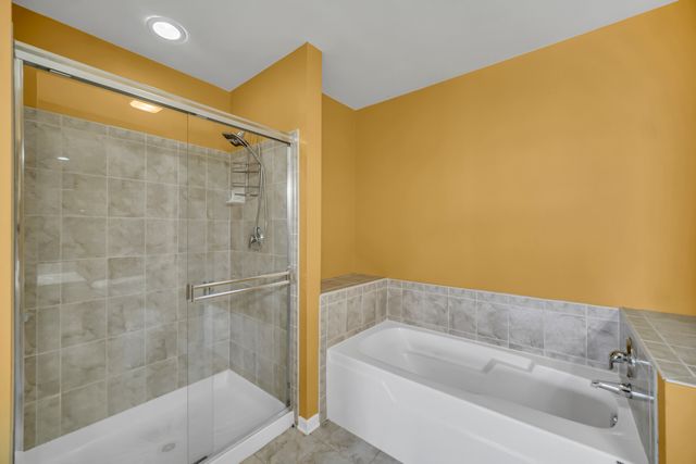 574 N Fox Trail 574, Round Lake, IL 60073