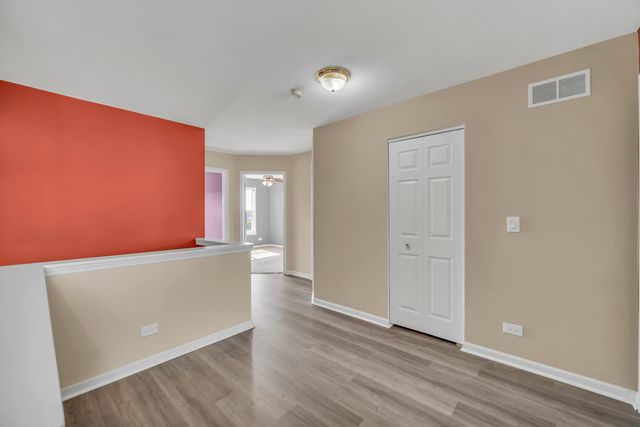 574 N Fox Trail 574, Round Lake, IL 60073