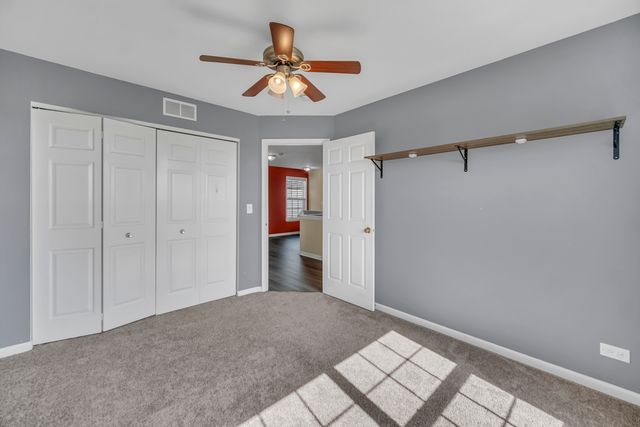 574 N Fox Trail 574, Round Lake, IL 60073