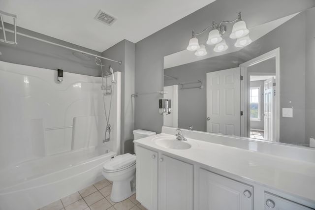 574 N Fox Trail 574, Round Lake, IL 60073