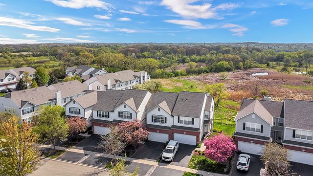 574 N Fox Trail 574, Round Lake, IL 60073