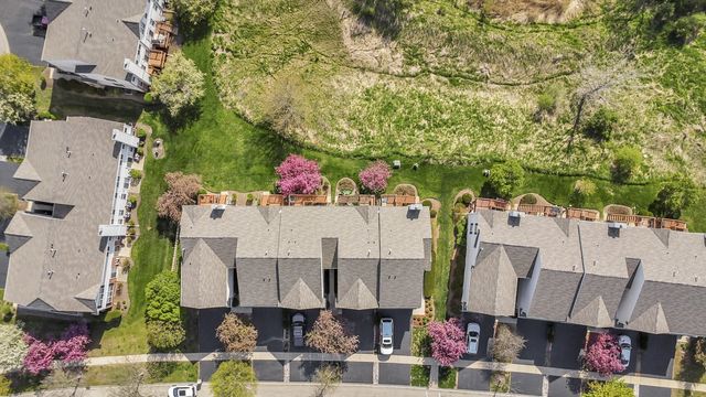 574 N Fox Trail 574, Round Lake, IL 60073