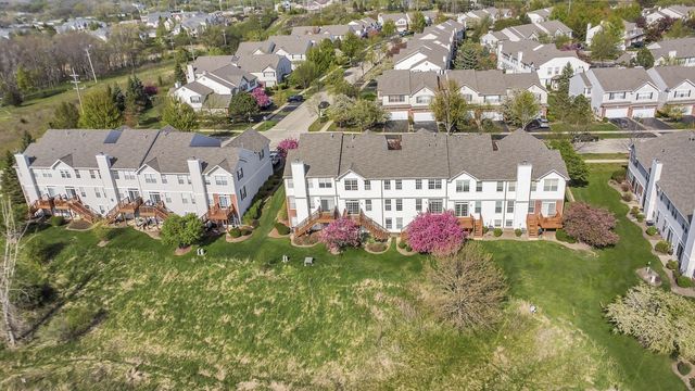 574 N Fox Trail 574, Round Lake, IL 60073