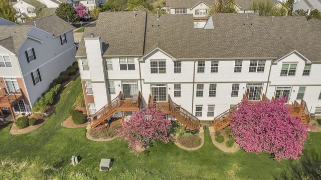 574 N Fox Trail 574, Round Lake, IL 60073