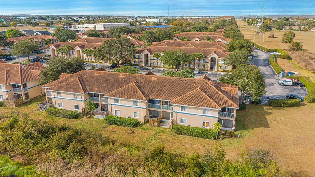 Image 30 of property listing at 522 VILLA DEL SOL CIRCLE 102, Orlando, FL 32824