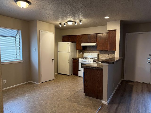 9810 Roxanna DR D, Austin, TX 78748