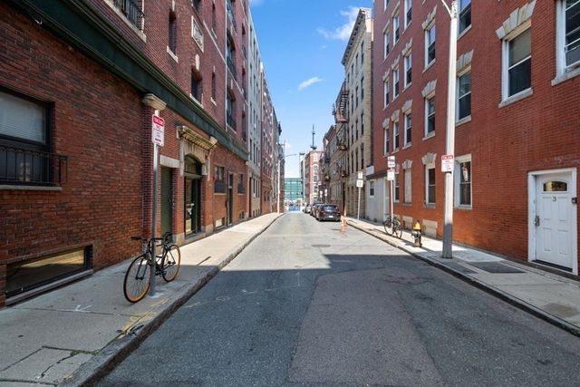 16 Henchman Street 3R, Boston, MA 02113