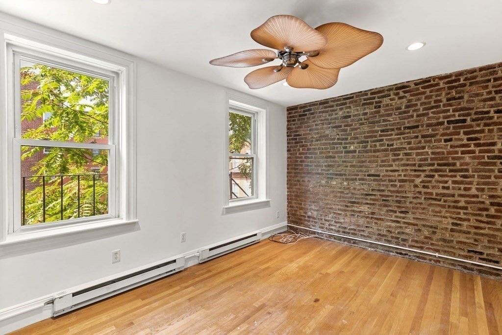 16 Henchman Street 3R, Boston, MA 02113