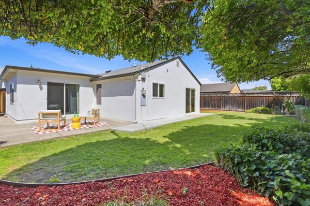 383 Burnett Avenue, Santa Clara, CA 95051