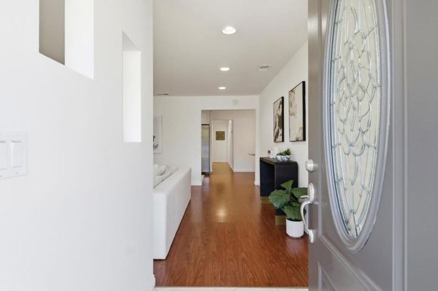383 Burnett Avenue, Santa Clara, CA 95051