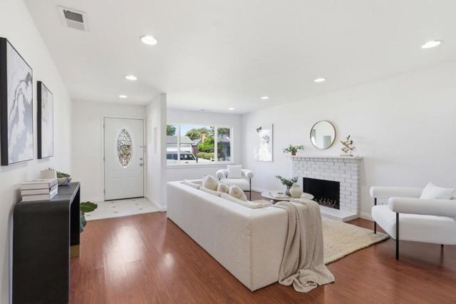 383 Burnett Avenue, Santa Clara, CA 95051