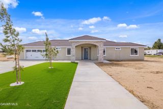8746 W D4 Avenue, Lancaster, CA 93536