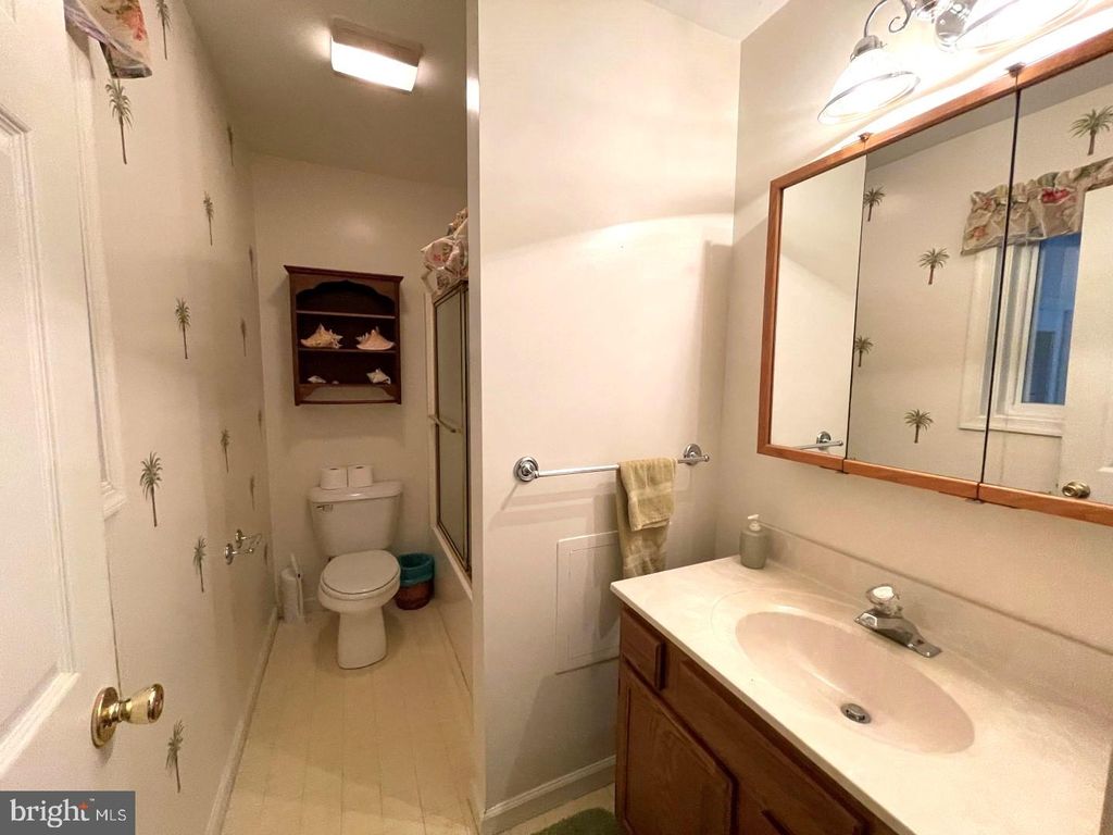 Image 19 of property listing at 51 NEWPORT DR, Ocean Pines, MD 21811