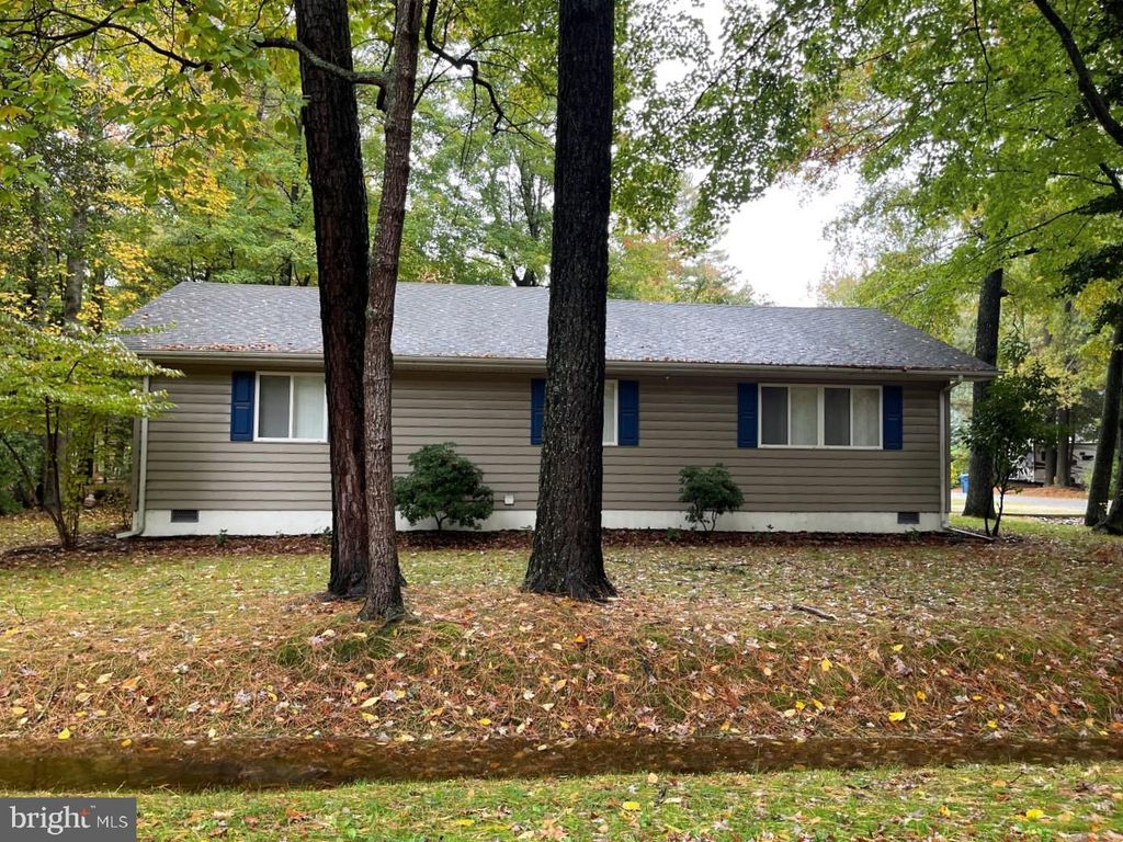 Image 7 of property listing at 51 NEWPORT DR, Ocean Pines, MD 21811