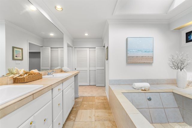 7821 Makaaoa Place, Honolulu, HI 96825