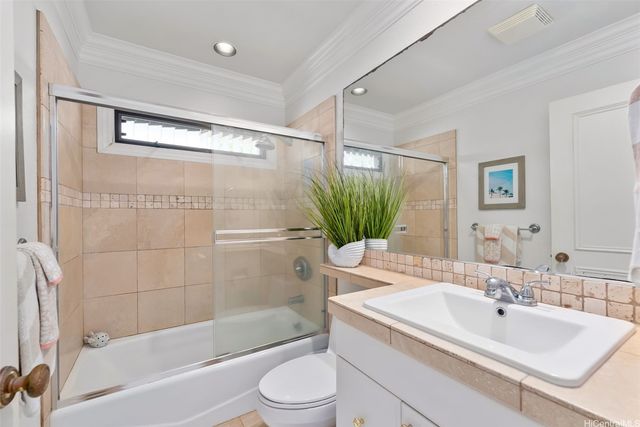 7821 Makaaoa Place, Honolulu, HI 96825