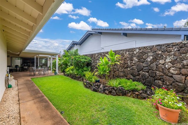 7821 Makaaoa Place, Honolulu, HI 96825