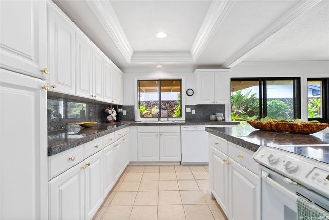 7821 Makaaoa Place, Honolulu, HI 96825