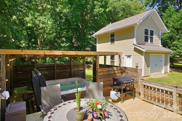9912 Park Springs Court, Charlotte, NC 28210