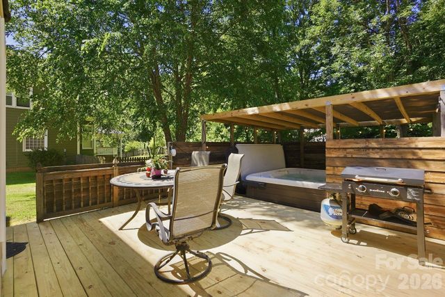 9912 Park Springs Court, Charlotte, NC 28210