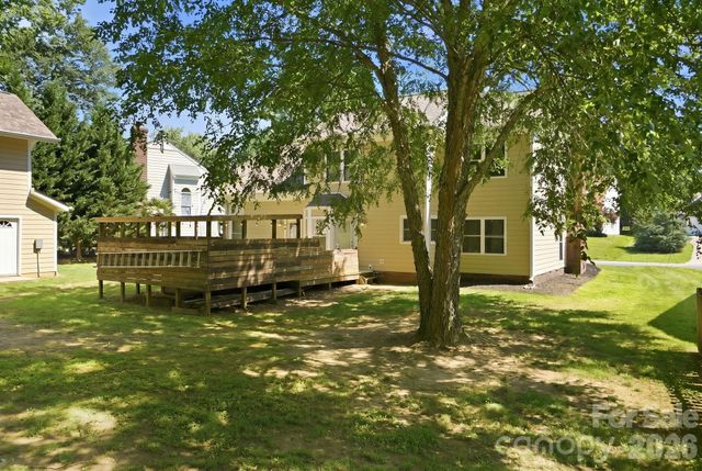 9912 Park Springs Court, Charlotte, NC 28210