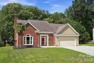 9912 Park Springs Court, Charlotte, NC 28210