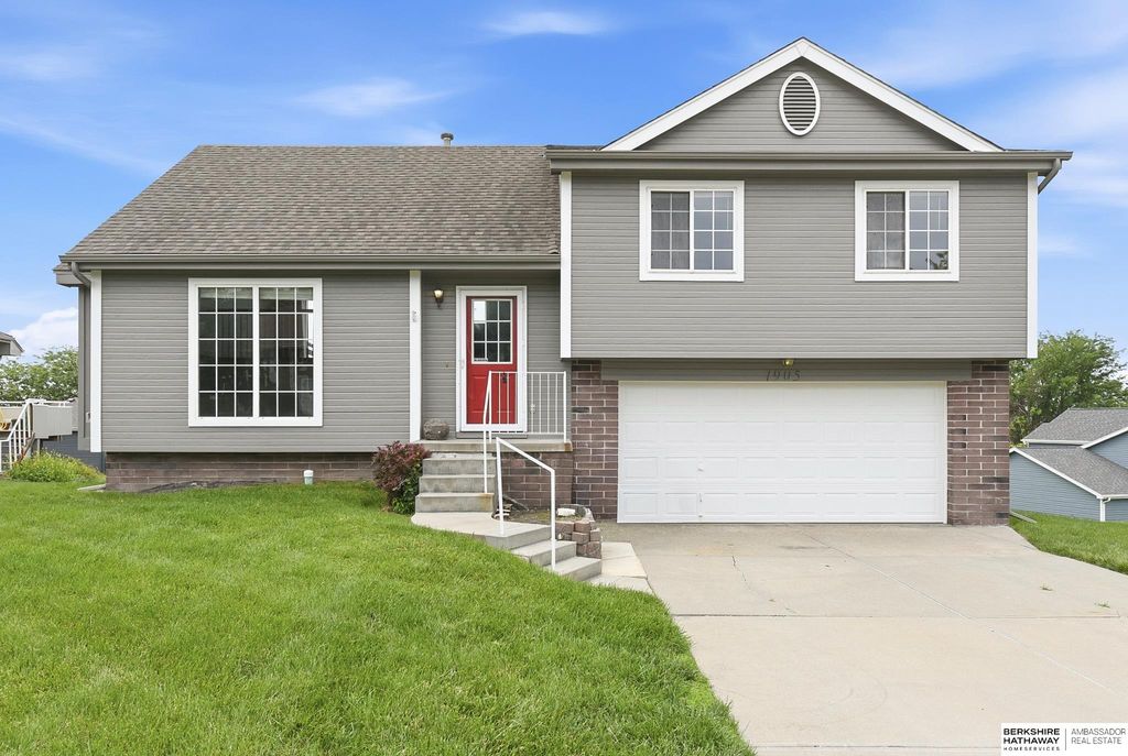 1905 Yorktown Street, Bellevue, NE 68123