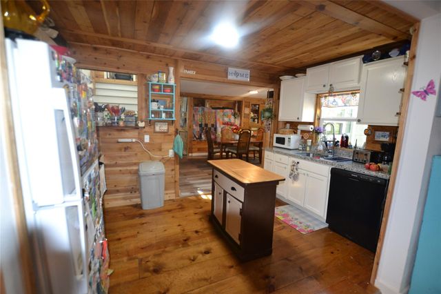 458 Rain Forset Road, Onalaska, TX 77360