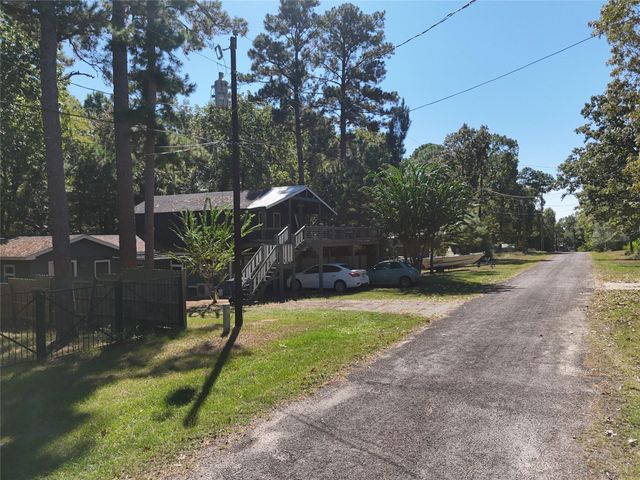 458 Rain Forset Road, Onalaska, TX 77360