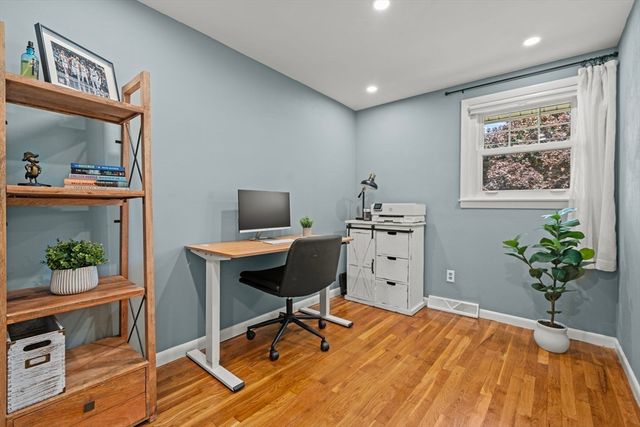 19 Magnolia St, Saugus, MA 01906