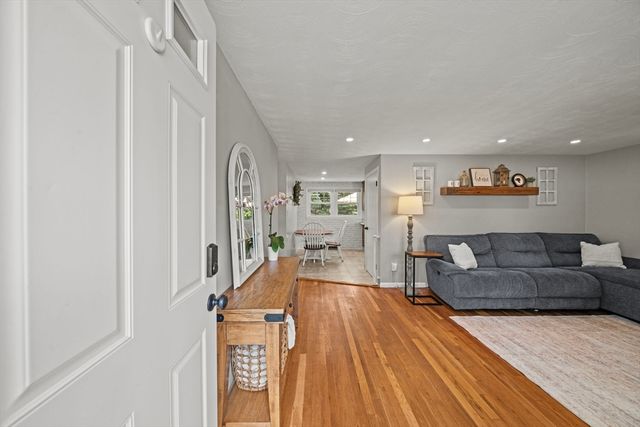19 Magnolia St, Saugus, MA 01906