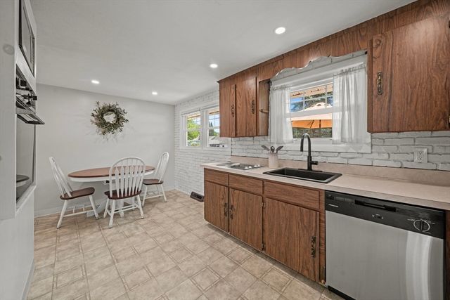 19 Magnolia St, Saugus, MA 01906