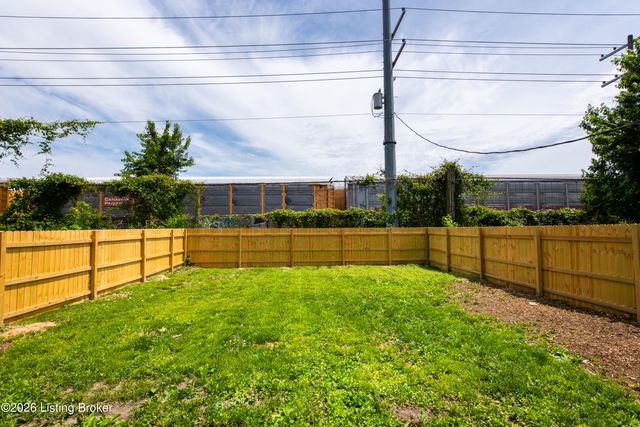 305 N 32nd St, Louisville, KY 40212