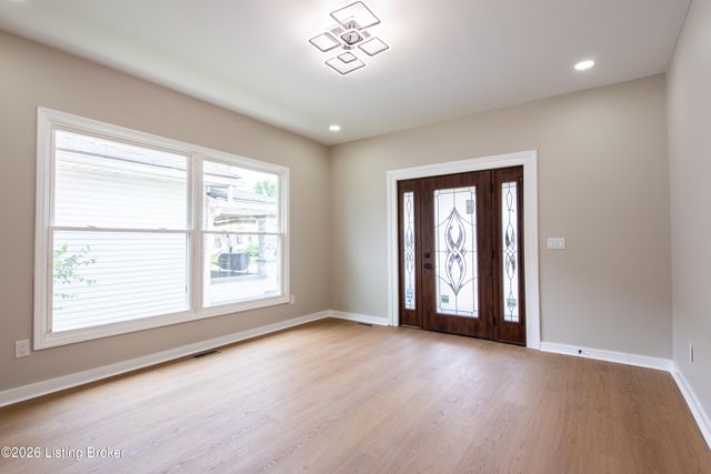 305 N 32nd St, Louisville, KY 40212