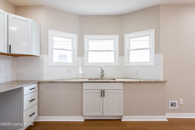 305 N 32nd St, Louisville, KY 40212