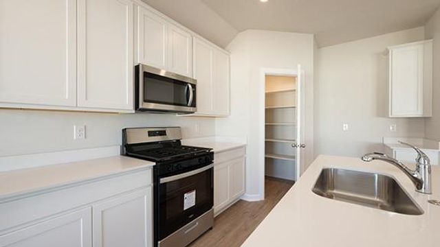 1229 E Stallion Lane, Mustang, OK 73064